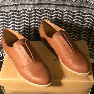 Faux Leather Distressed Oxford Flats